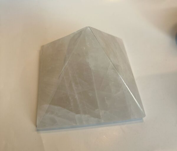 Clear Quartz Yramid (902.7g)